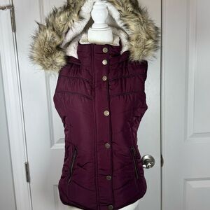 Aéropostale Sherpa Lined Puffer Vest Medium Burgundy Faux Fur Hood Winter